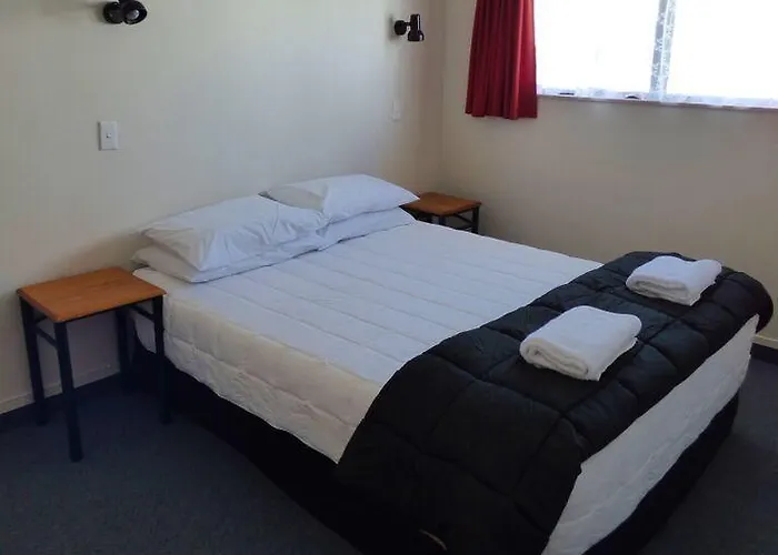 Holdens Bay 3*